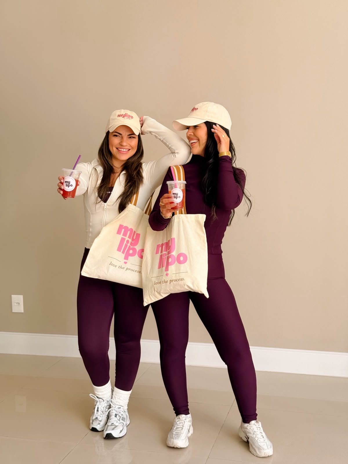 Clientes com ecobags e copos My Lipo